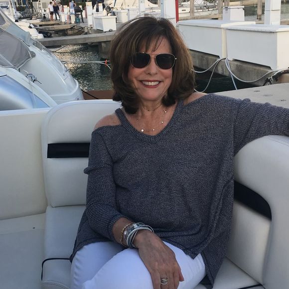 Meet your Posher, Ana - Picture 1 of 1